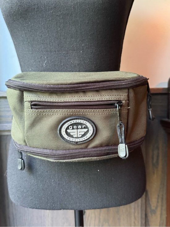 American Tourister Handbags - American Tourister green and black fanny pack